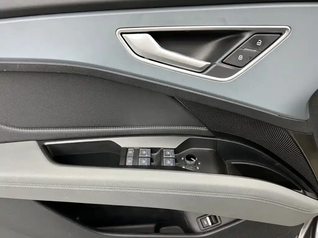 Audi Q5 e-tron — фото 9