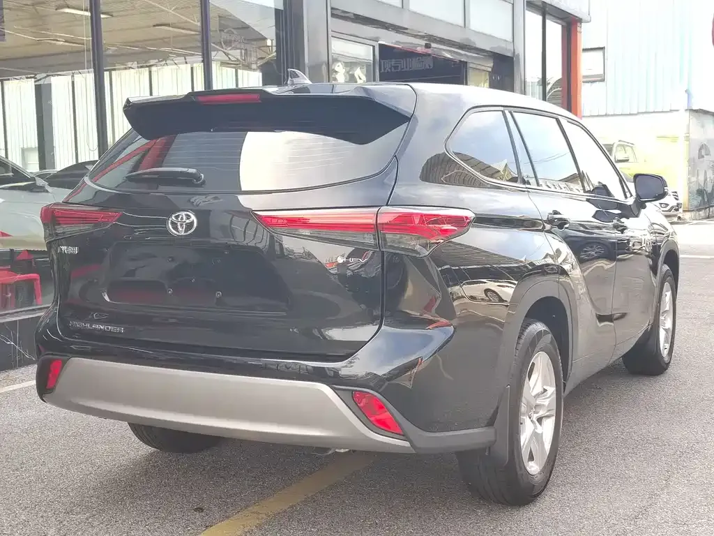 Toyota Highlander — фото 10