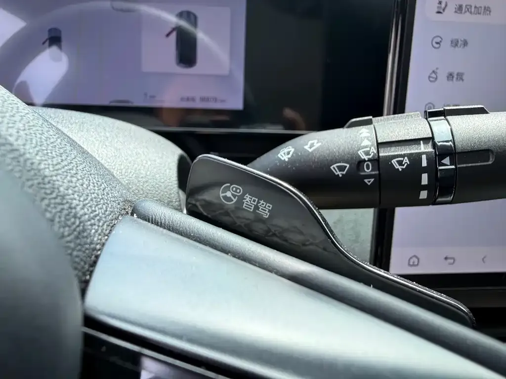 BYD Seal — фото 8