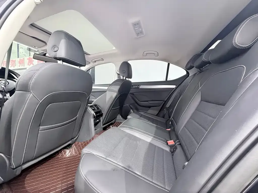 Skoda Superb — фото 2