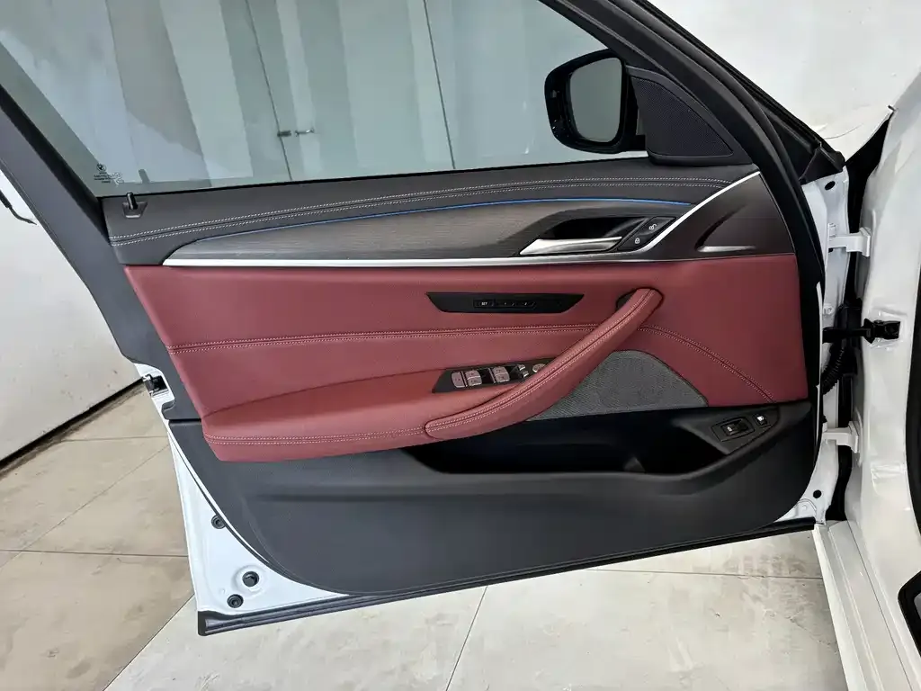 BMW 5 Series New Energy — фото 8