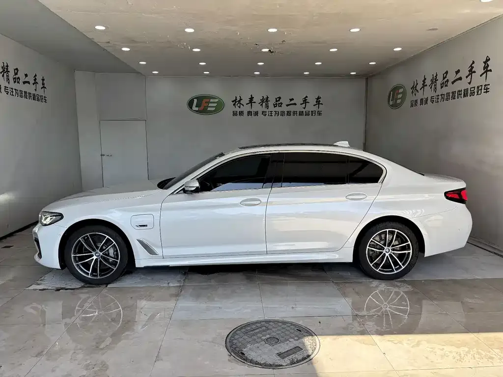 BMW 5 Series New Energy — фото 6