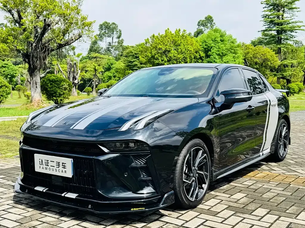 Lynk & Co 03