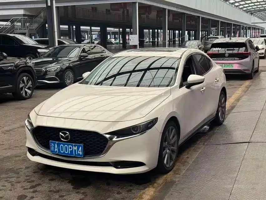 Mazda 3 Axela — фото 1
