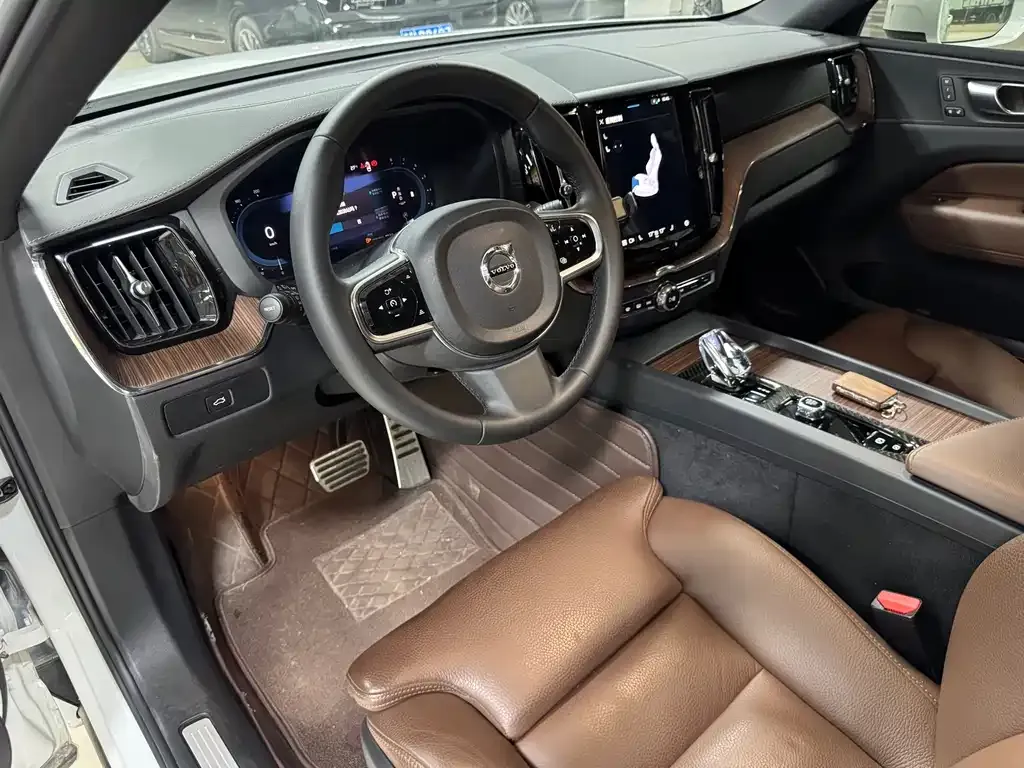 Volvo XC60 2024 из CN, фото 6