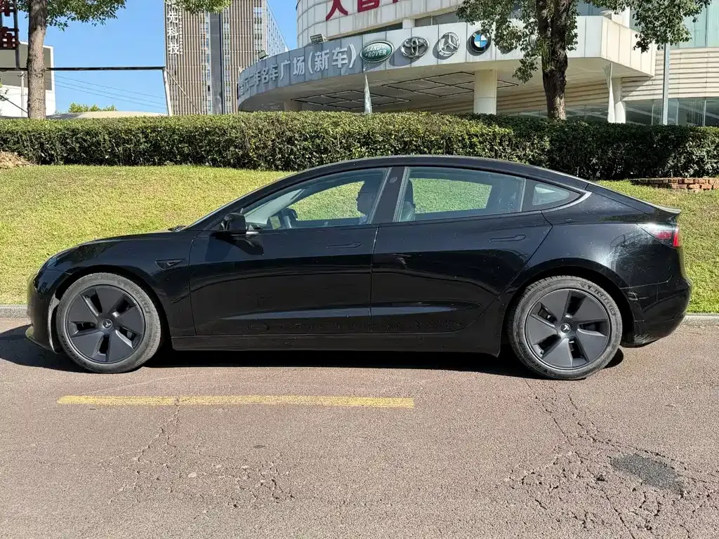 Tesla Model 3 — фото 5