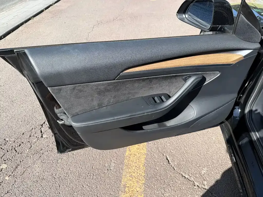 Tesla Model 3 — фото 10