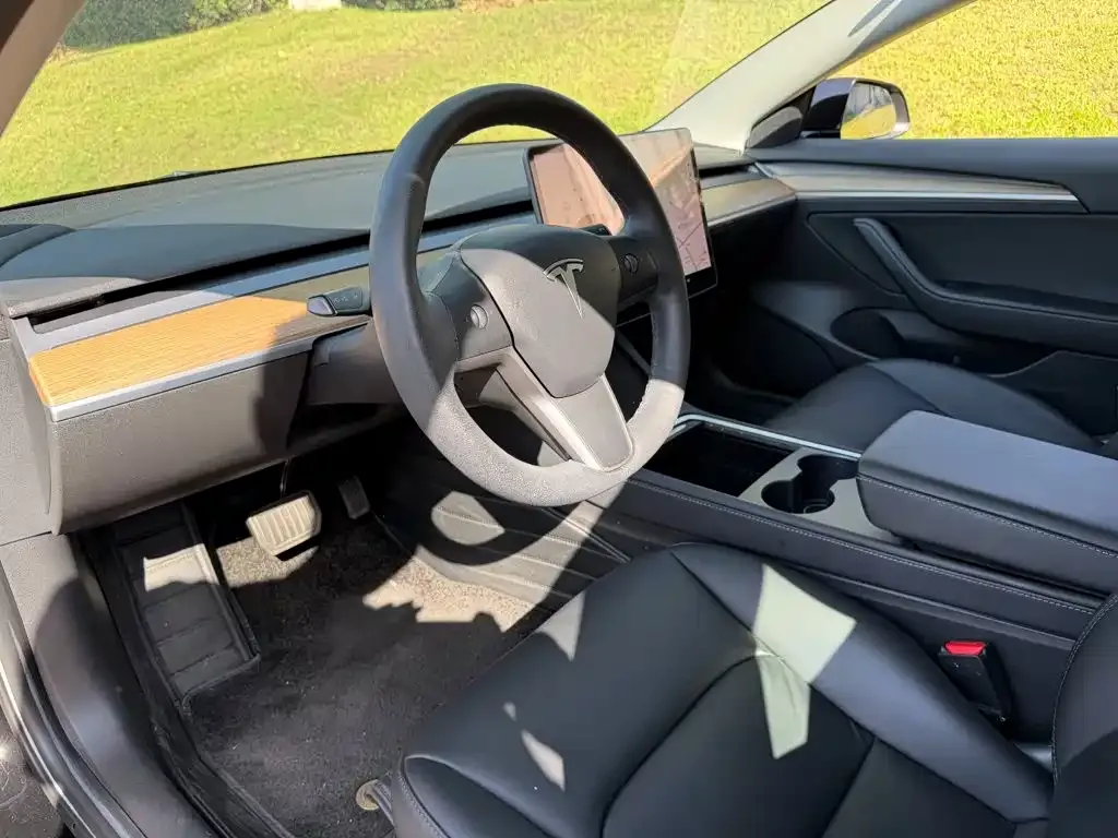 Tesla Model 3 — фото 9
