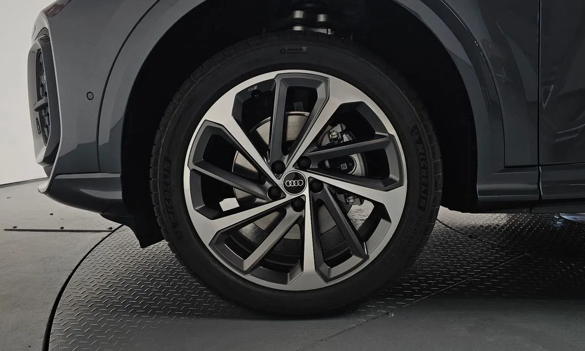 Audi Q5 2025 из KR, фото 4