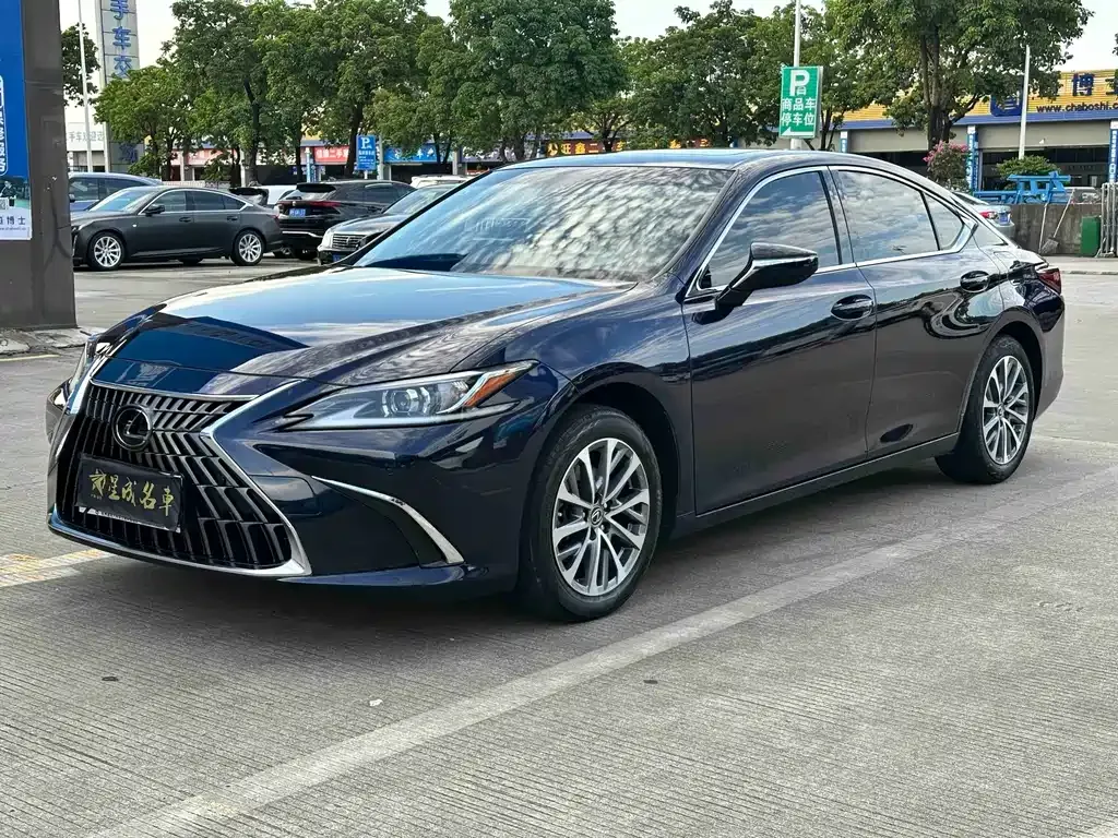 Lexus ES — фото 1