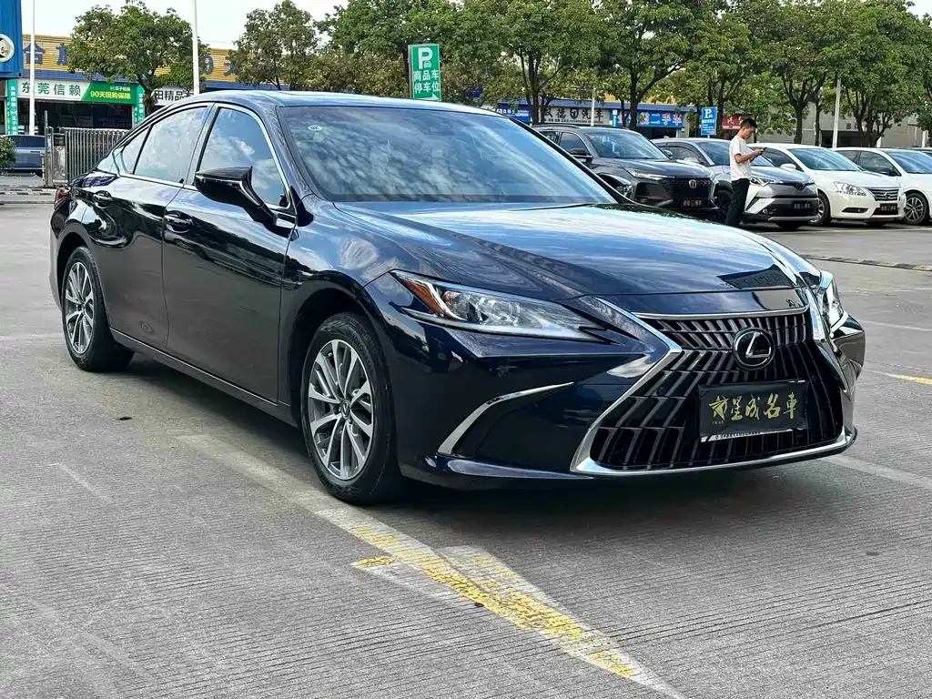 Lexus ES — фото 8
