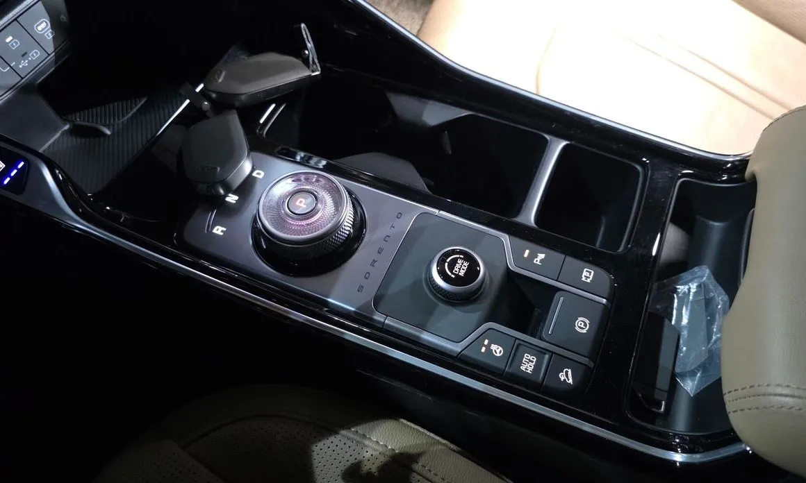 Kia Sorento — фото 7