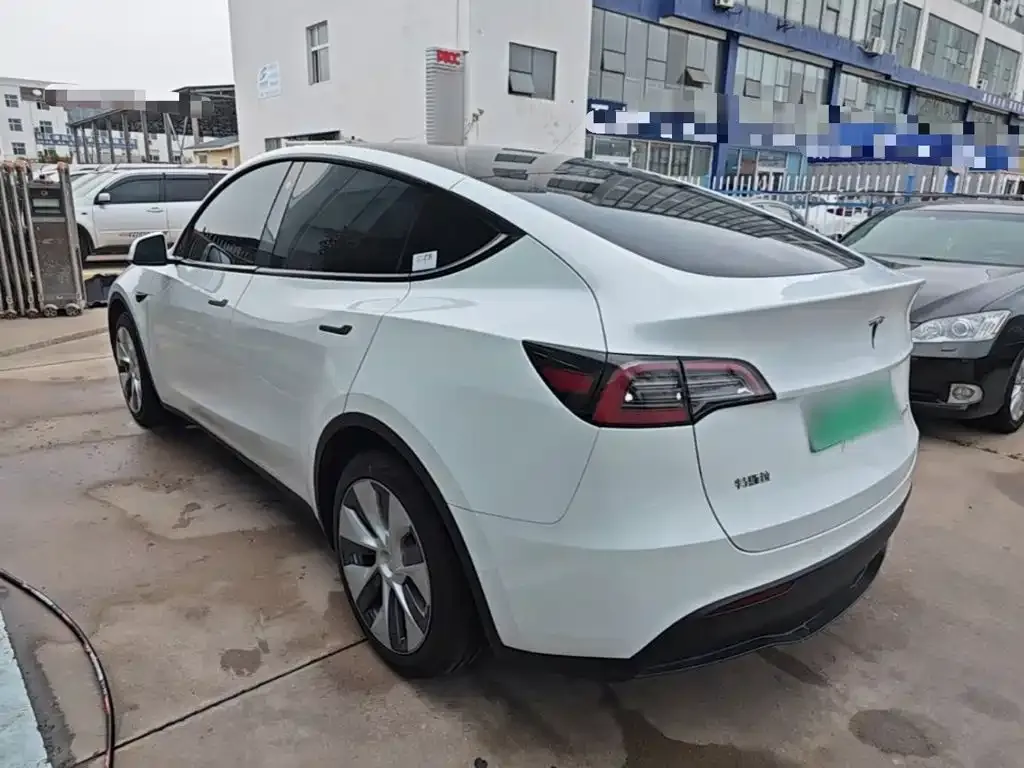 Tesla Model Y — фото 7