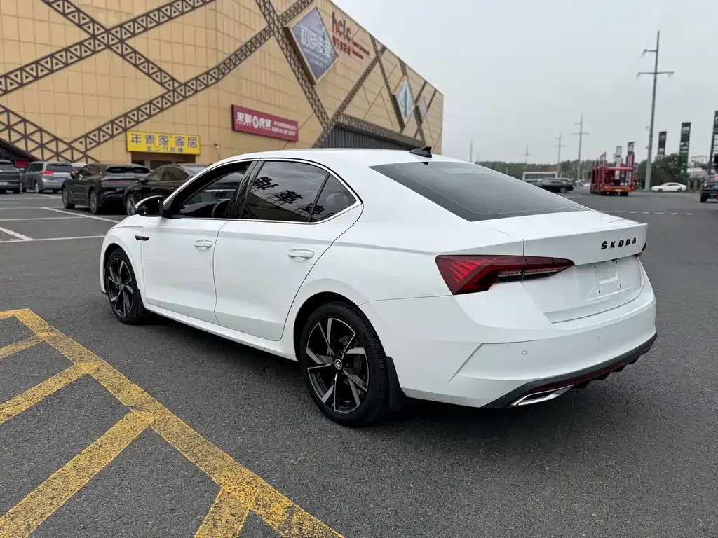 Skoda Octavia — фото 5