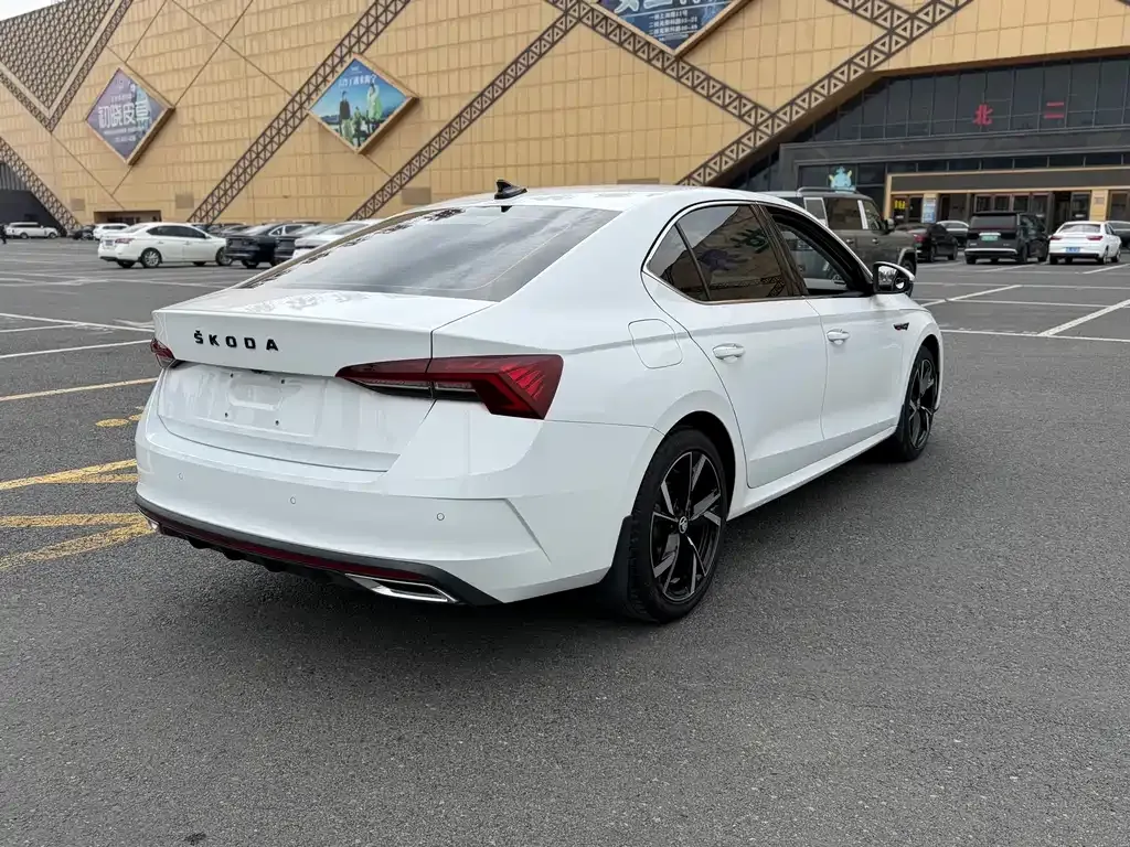 Skoda Octavia — фото 7