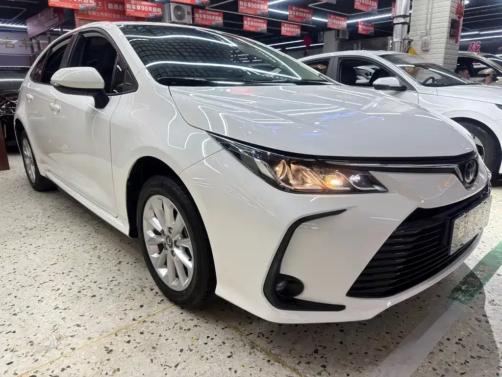 Toyota Corolla — фото 10