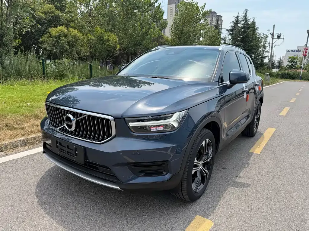 Volvo XC40 — фото 1