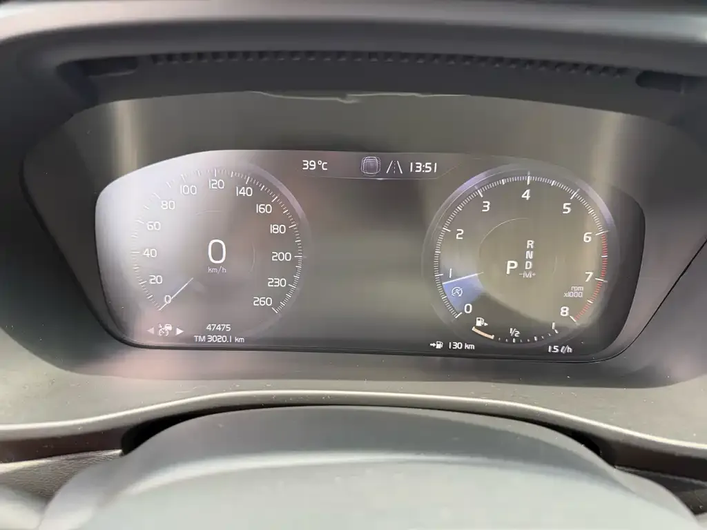 Volvo XC40 — фото 2