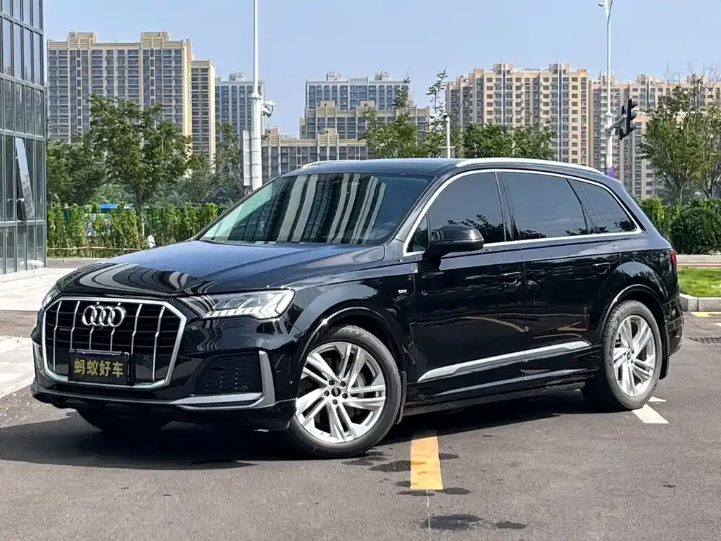 Audi Q7 — фото 1