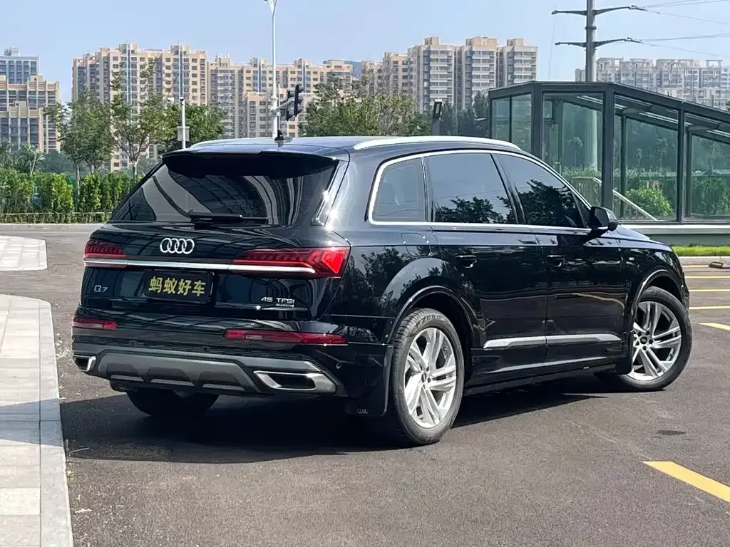 Audi Q7 — фото 8