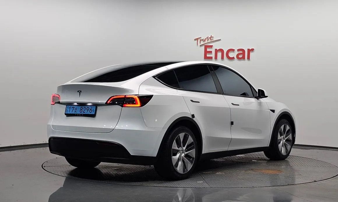 Tesla Model Y — фото 9