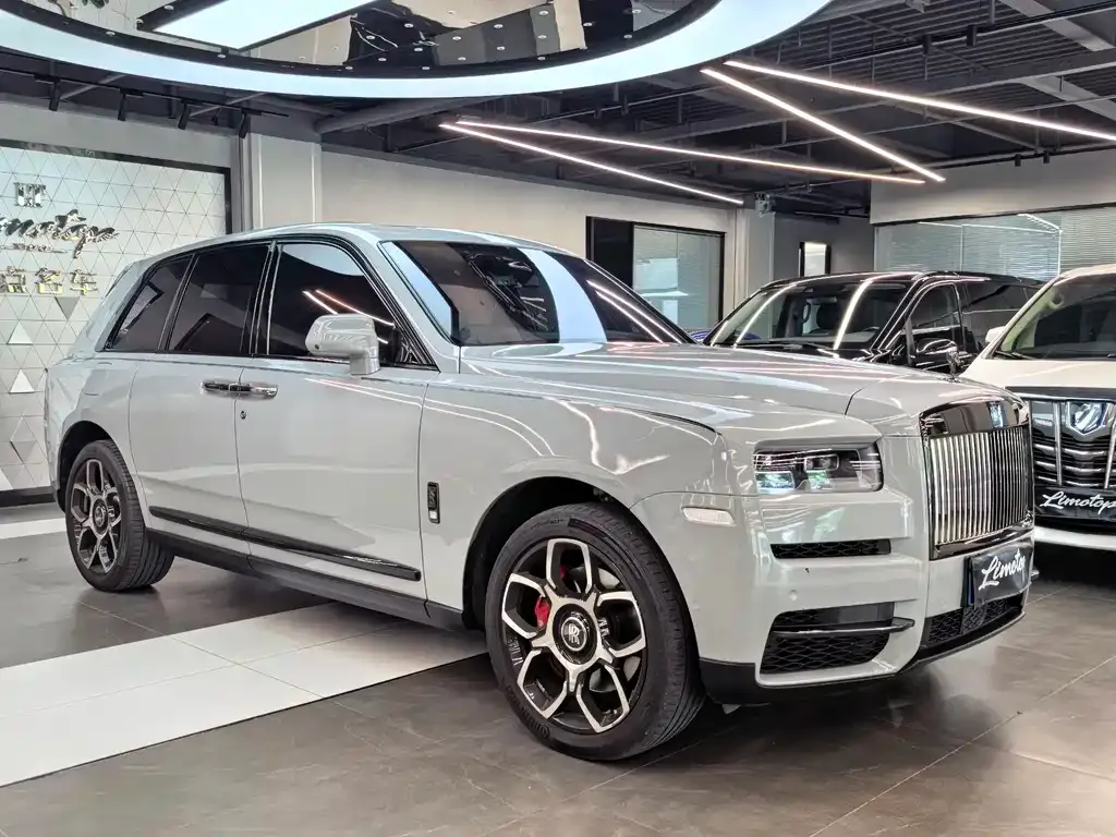 Rolls-Royce Cullinan — фото 1