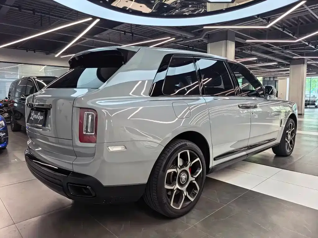 Rolls-Royce Cullinan — фото 10