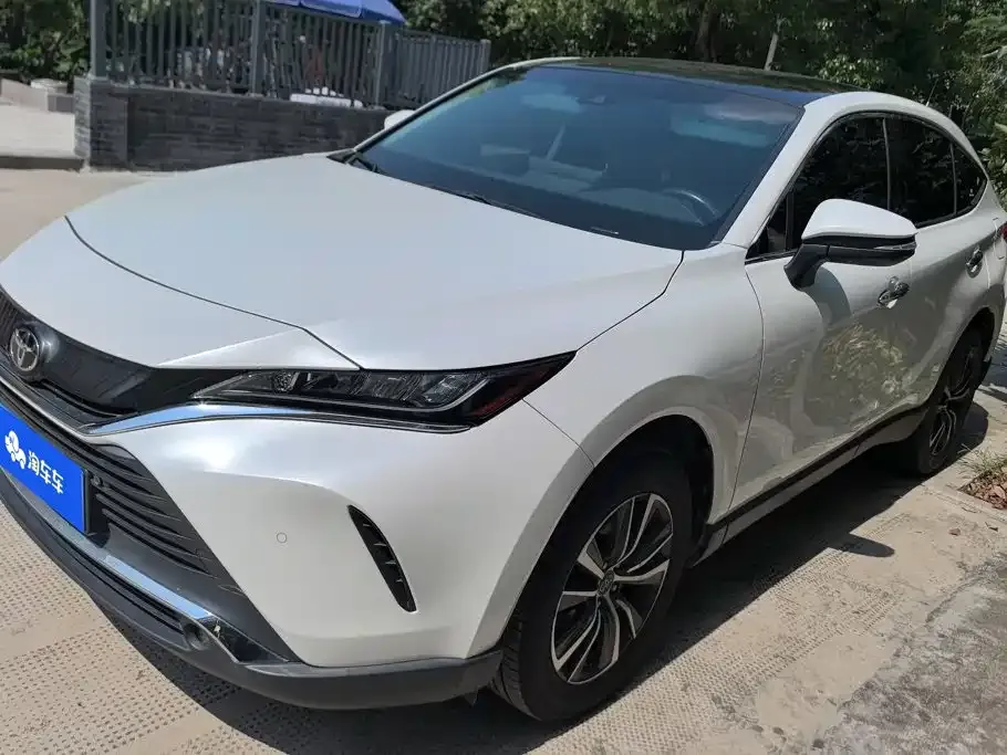 Toyota Harrier — фото 1
