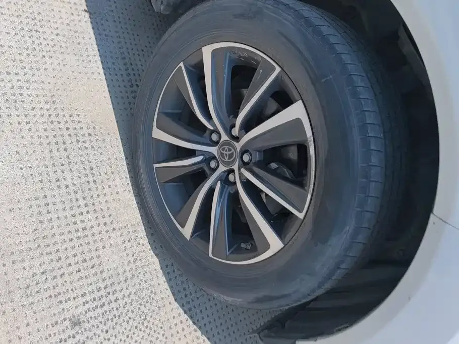 Toyota Harrier — фото 7