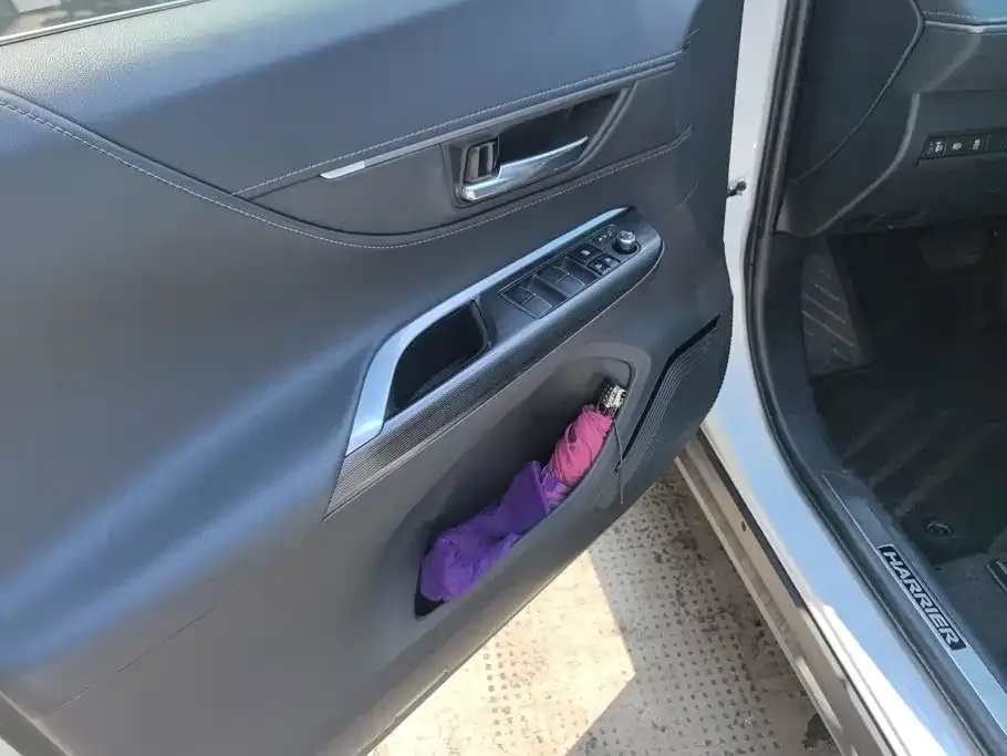Toyota Harrier — фото 2