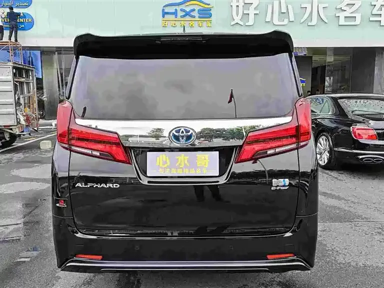 Toyota Alphard — фото 6
