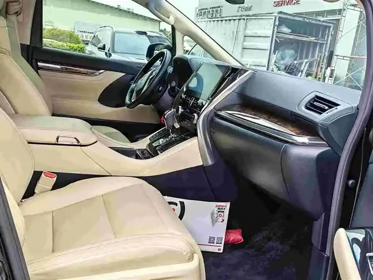 Toyota Alphard — фото 5
