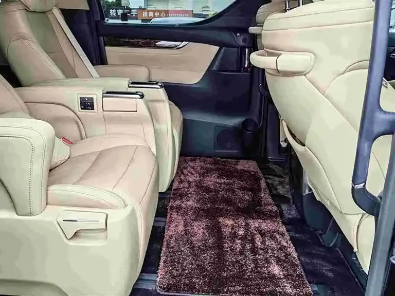 Toyota Alphard — фото 7