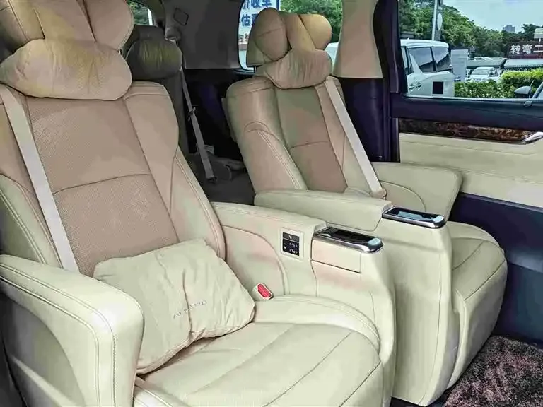 Toyota Alphard — фото 10