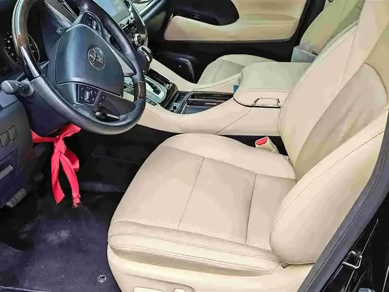 Toyota Alphard — фото 4