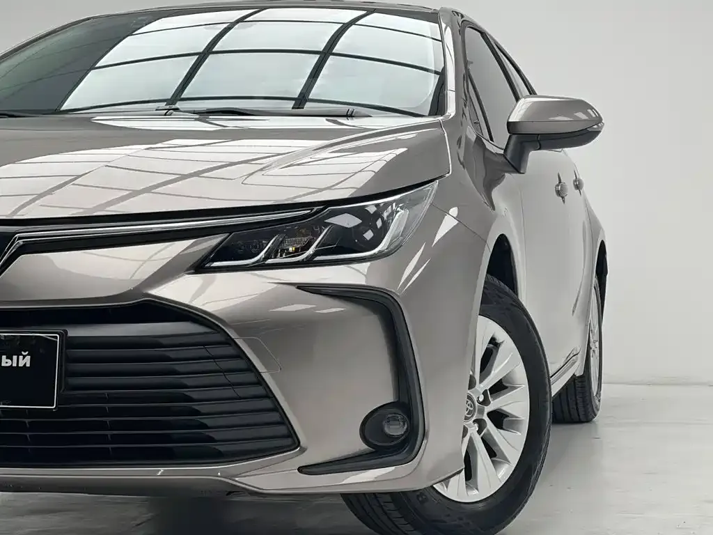 Toyota Corolla — фото 7
