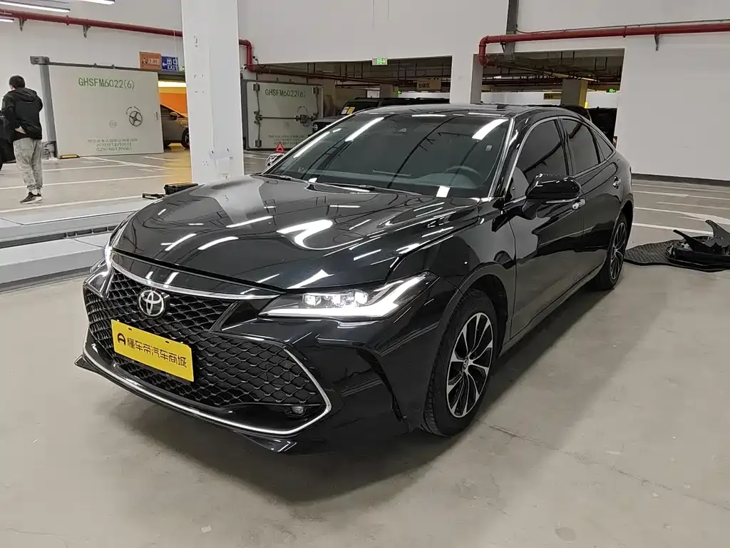 Toyota Avalon — фото 1