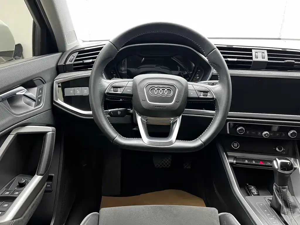 Audi Q3 — фото 6