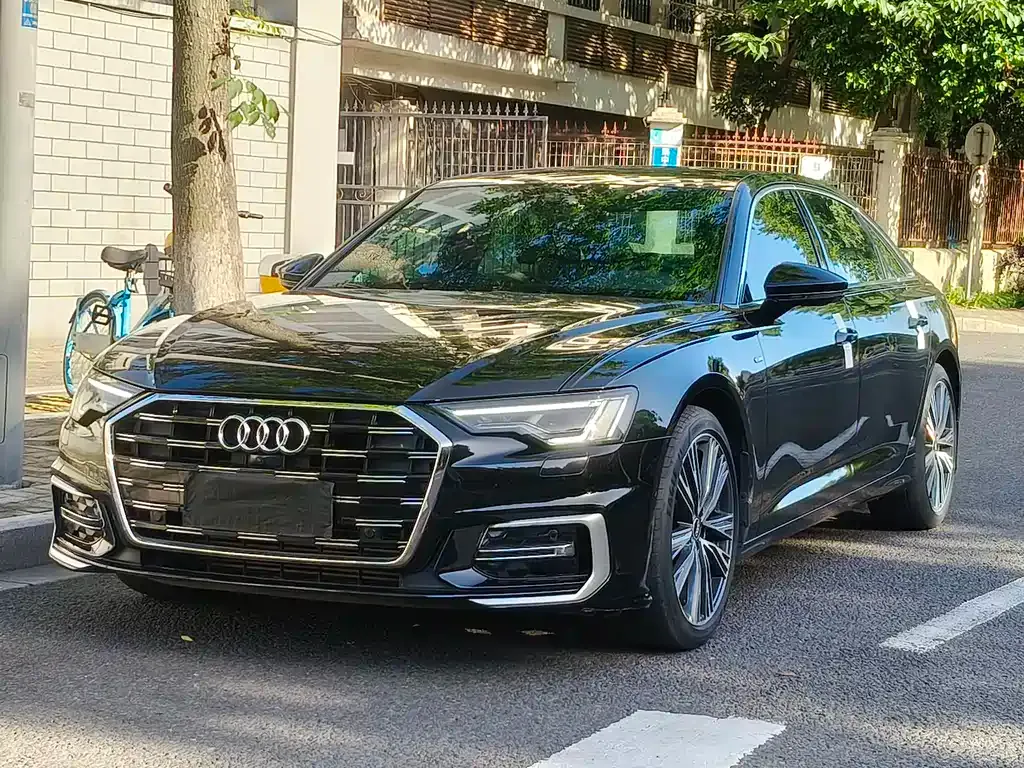 Audi A6L — фото 1