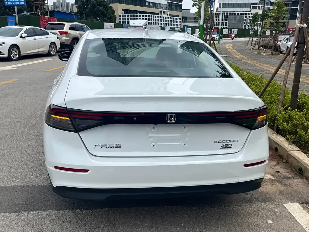 Honda Accord — фото 6