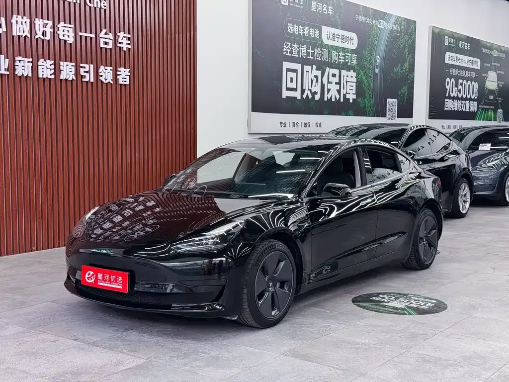 Tesla Model 3 — фото 1
