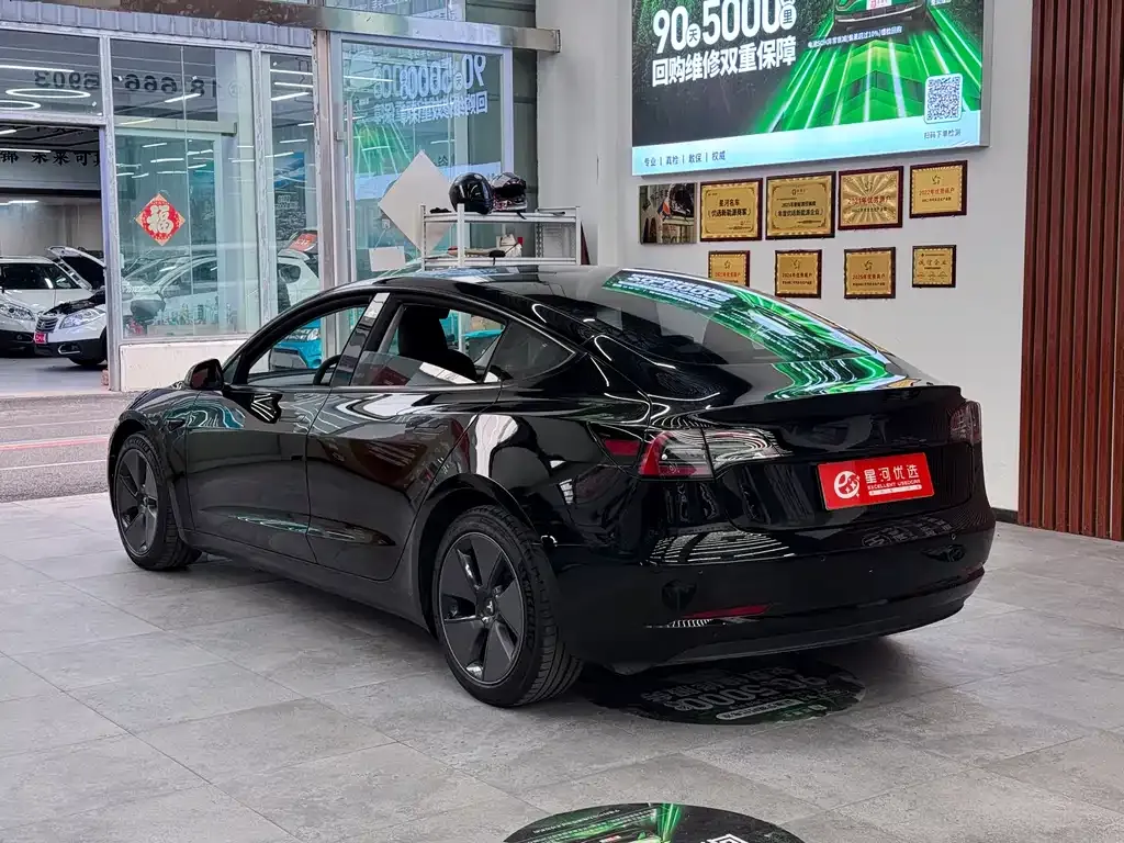 Tesla Model 3 — фото 10