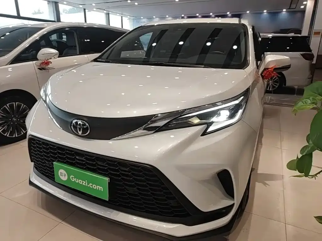 Toyota Granvia — фото 1
