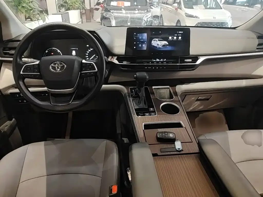 Toyota Granvia — фото 8