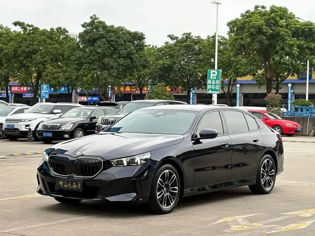 BMW 5 Series — фото 1