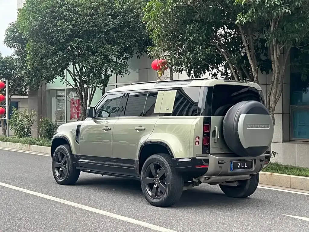 Land Rover Defender — фото 10