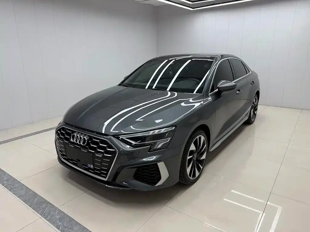 Audi A3 — фото 1