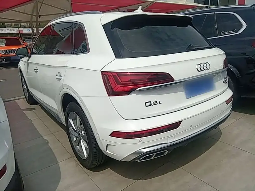 Audi Q5L — фото 10
