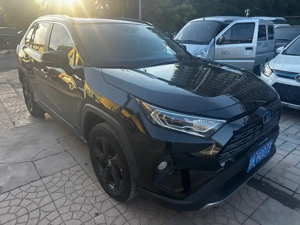 Toyota RAV4 — фото 9