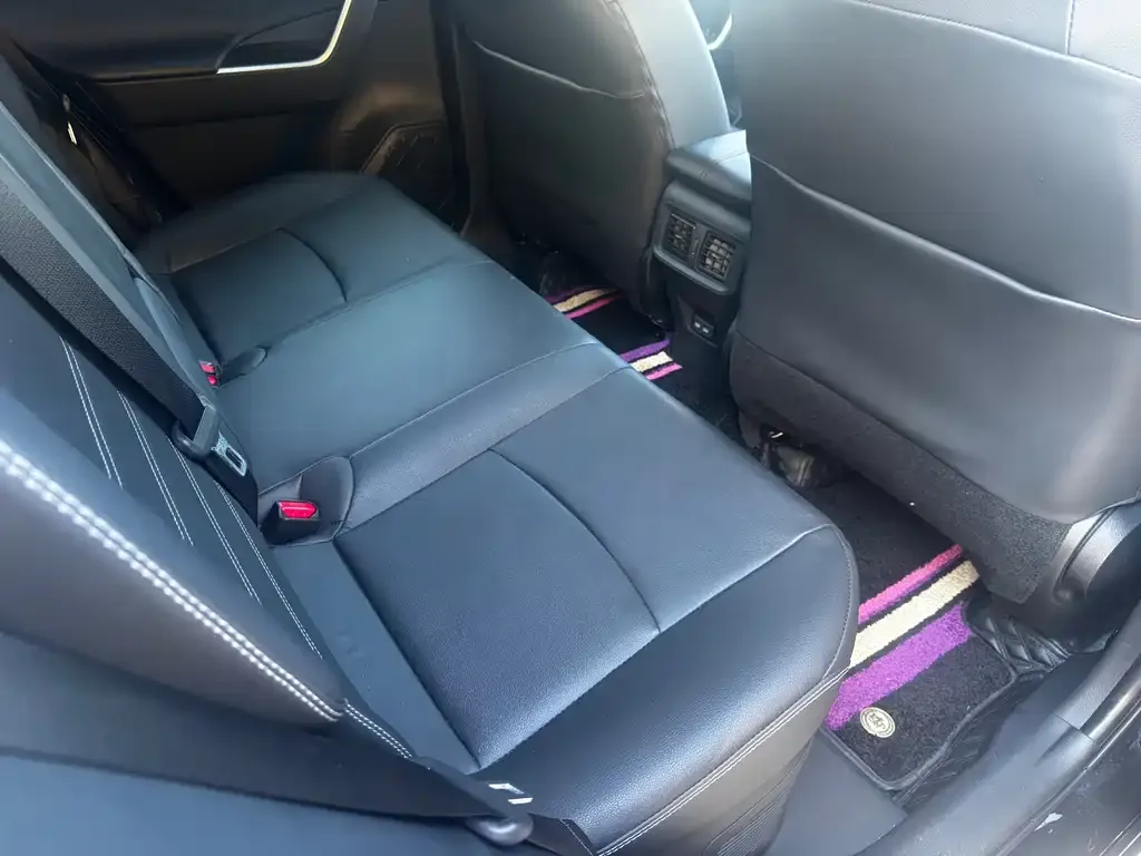 Toyota RAV4 — фото 3